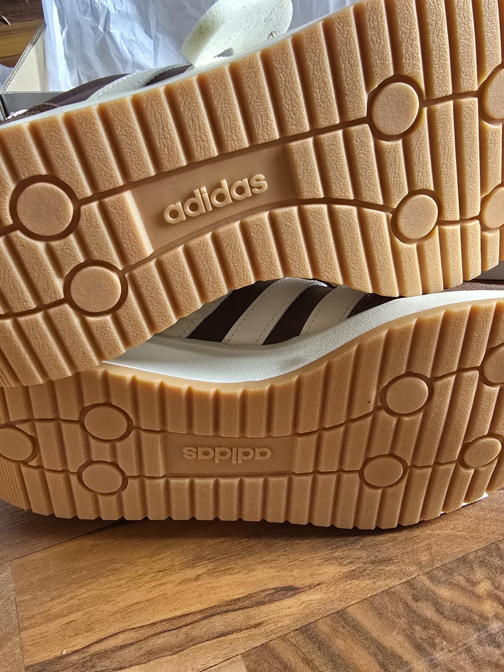 adidas Brown & Cream Retro Runner Sneakers NEW ✨️ Women's ADIDAS RUN 70S 2.0 - Picture 7 of 7